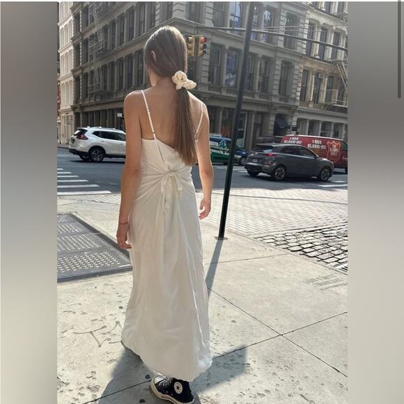 Brandy Melville White Maxi Double Line Dress One Size - Picture 2 of 9